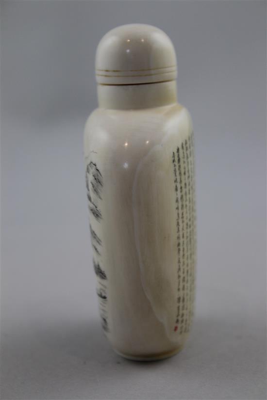 A Chinese engraved ivory snuff bottle, early 20th century, 8cm incl. stopper